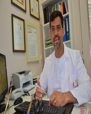 Kad&inodot;n Hastal&inodot;klar&inodot; ve Do&gbreve;um Uzman&inodot; Op. Dr. &Scedil;akir Polay